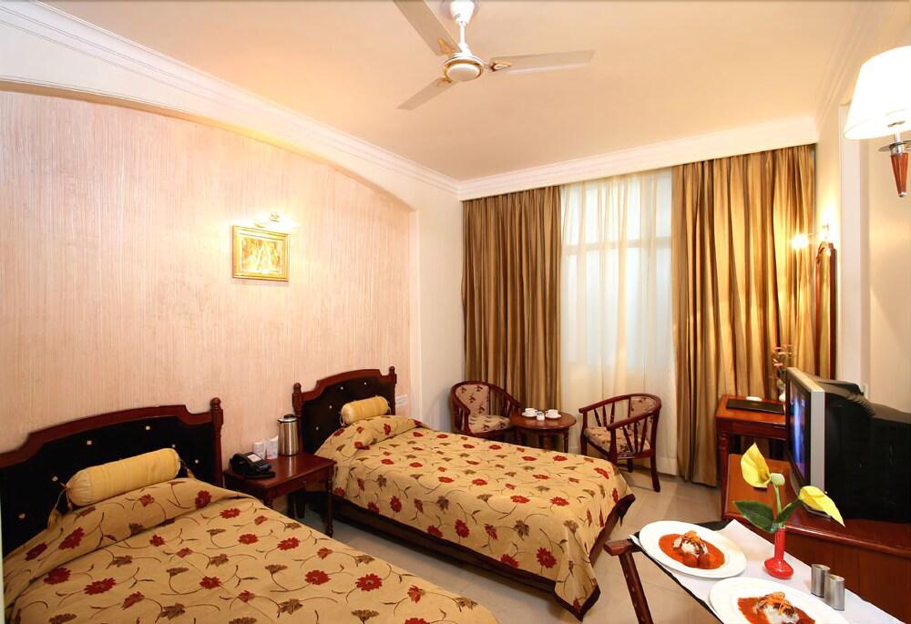 Grand President Hotel Delhi  Exterior photo